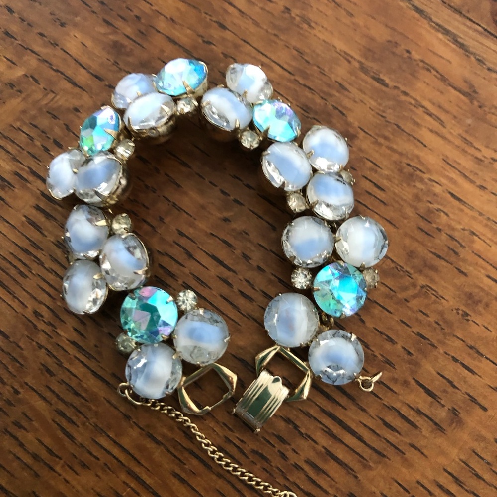 Beautiful blue cabochon bracelet